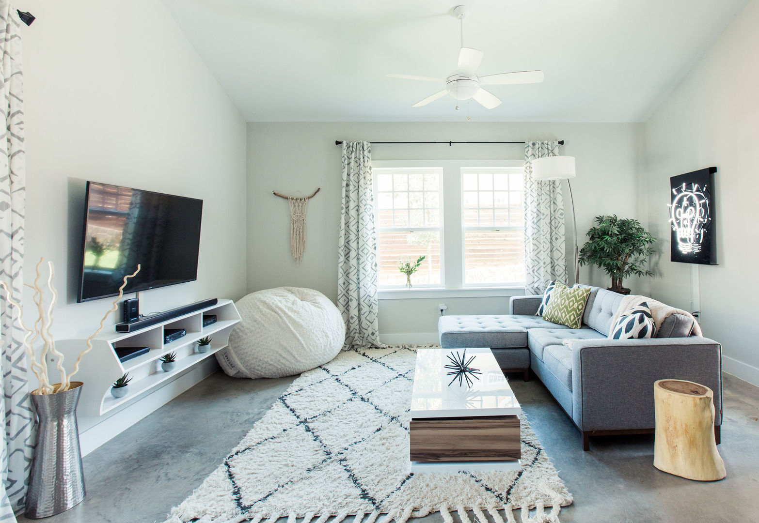 Urban Retreat, Brett Nicole Interiors Brett Nicole Interiors Modern Living Room