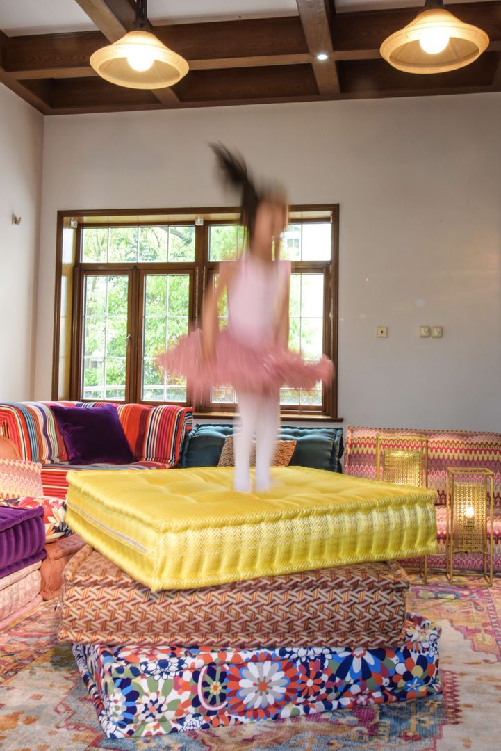 Balance various patterns and textures Lila & Lin Villas Window, Textile, Interior design, Decoration, Floor, Flooring, Leisure, Wood, Rectangle, Hardwood