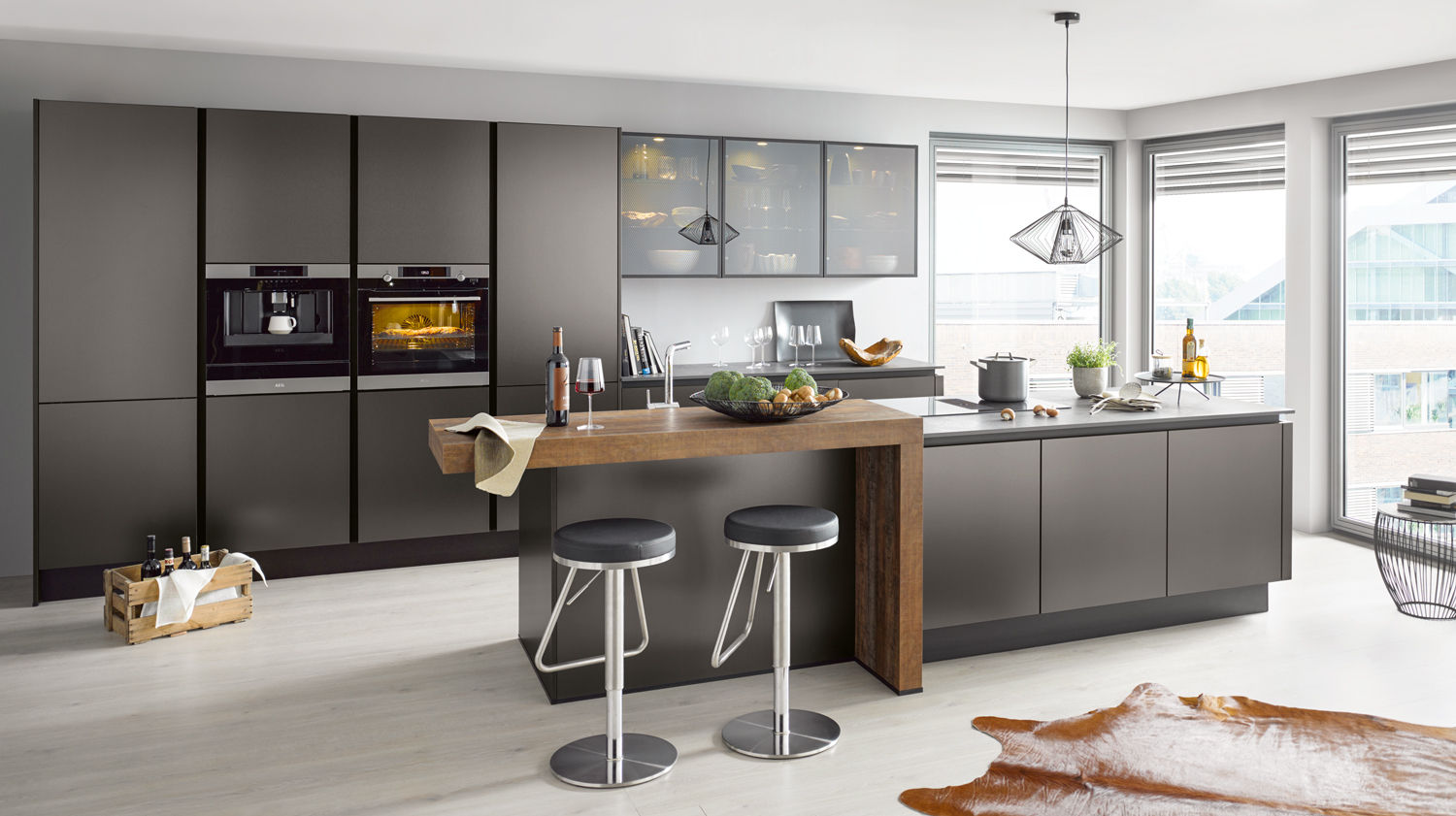 Urbane Inselküche von Global Küchen Spitzhüttl Home Company Built-in kitchens