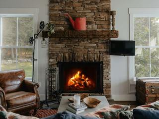 EA20250813-23926 Press profile homify Asian style dressing room Hearth, Wood, Furniture, Living room, Heat, Fire, Interior design, Lighting, Flame, Room