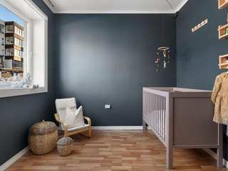 EA20250917-23979 Press profile homify Master bedroom Interior design, Wood, Furniture, Flooring, Floor, Room, Ceiling, Grey, Wood stain, Wood flooring