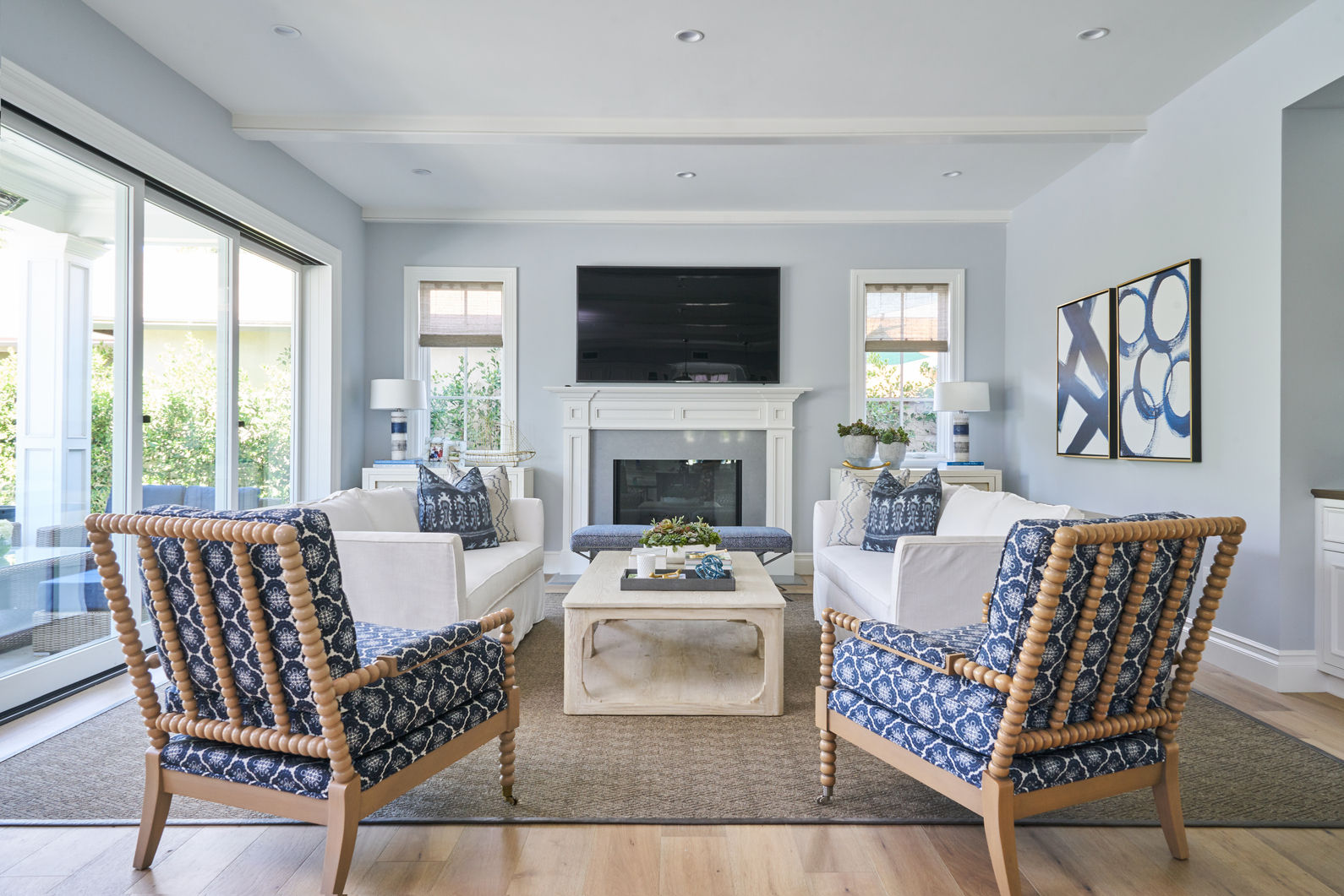 Pacific Palisades Family Room, Peltier Interiors Peltier Interiors Modern Living Room