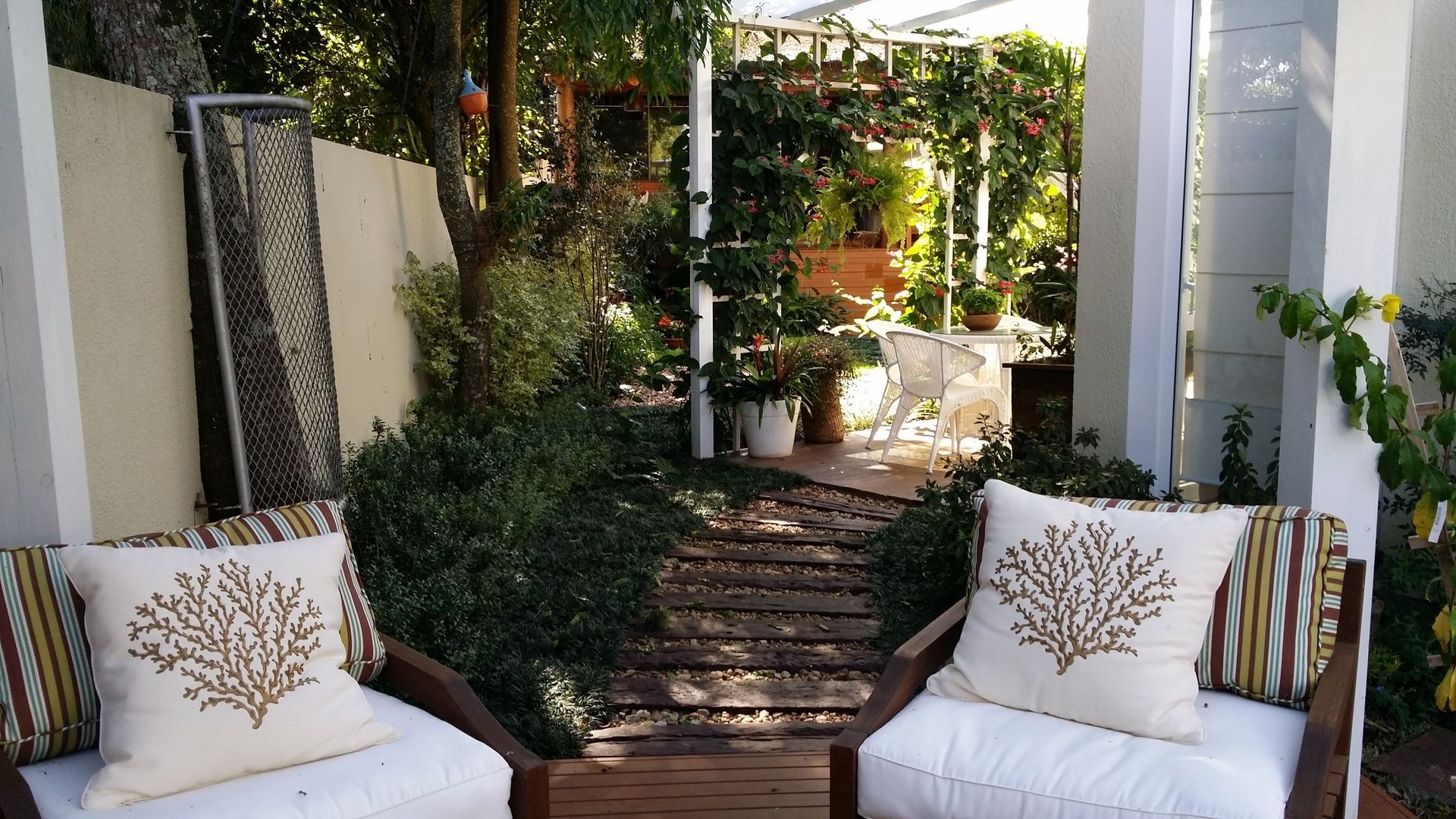 PAM | Quiosque Zona Sul Kali Arquitetura Modern Garden Plantar,Mobília,Construção,Sombra,Conforto,Móveis de exterior,Design de interiores,Madeira,Cadeira,Vaso de flores