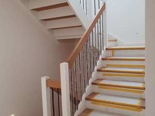 Wangentreppe mein Treppenhaus Grohskurth Stairs Stairs, Wood, Flooring, Handrail, Floor, Interior design, Baluster, Wood flooring, Wood stain, Hardwood