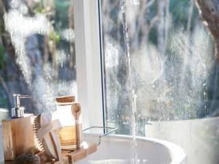 EA20250120-23418 Press profile homify Asian style bathroom Plumbing fixture, Tap, Plumbing, Bathtub, Silver, Bathroom, Houseplant, Still life photography