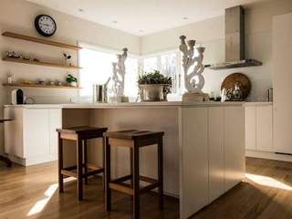 EA20250123-23438 Press profile homify Asian style bathroom Furniture, Flooring, Interior design, Wood, Wood flooring, Countertop, Floor, Cabinetry, Home, Lighting