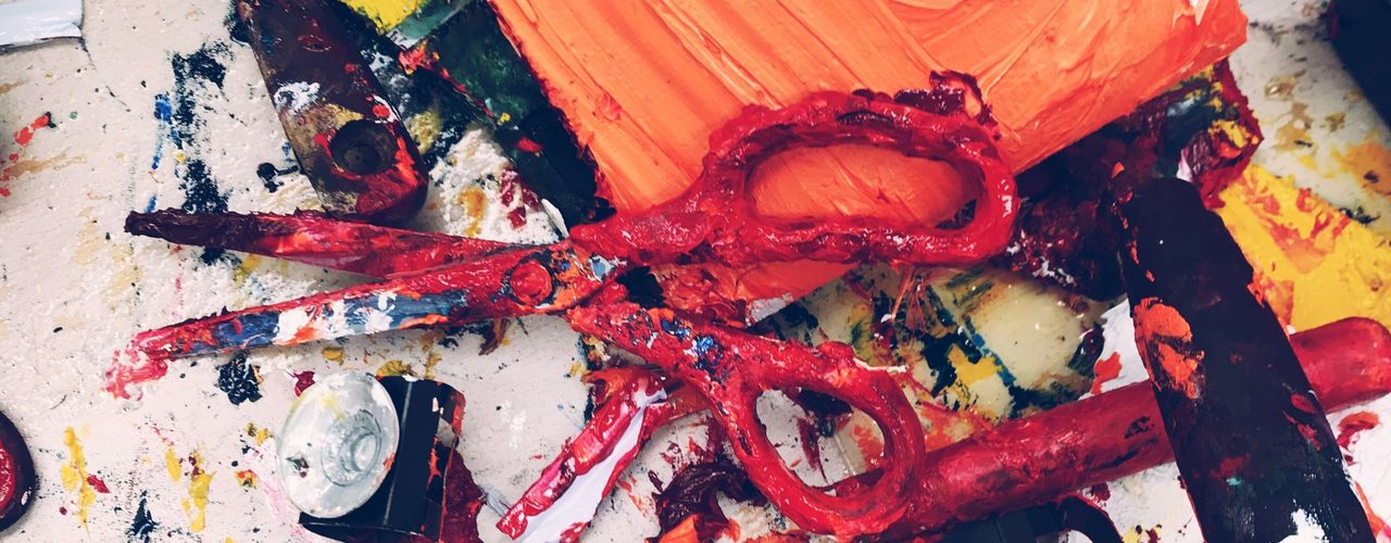 EA20231016-21970 Press profile homify Industrial style conservatory Kunstfarbe, Malen, Kunst, Rot, Muster, Holz, Farbtöne und Schattierungen, Malerei, Schriftart, Bildende Kunst