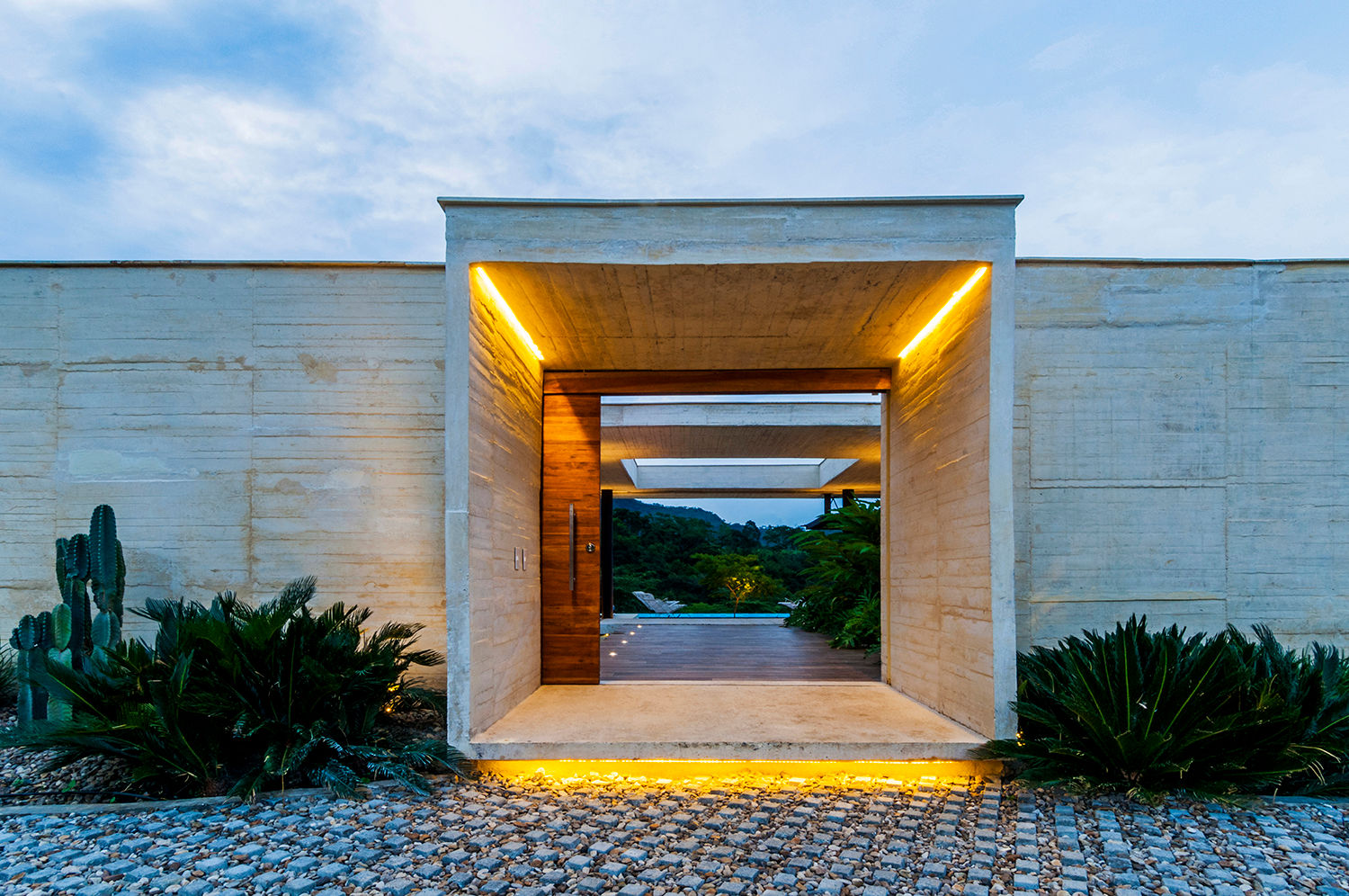 Acceso Arquitectura en Estudio Modern Houses Concrete