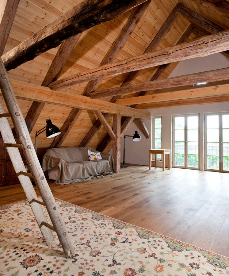 Dachboden/Musikraum WOF-Planungsgemeinschaft Study/office Gebäude,Fenster,Pflanze,Holz,Bodenbelag,Umhauen,Strahl,Holzbeize,Leuchte,Baum