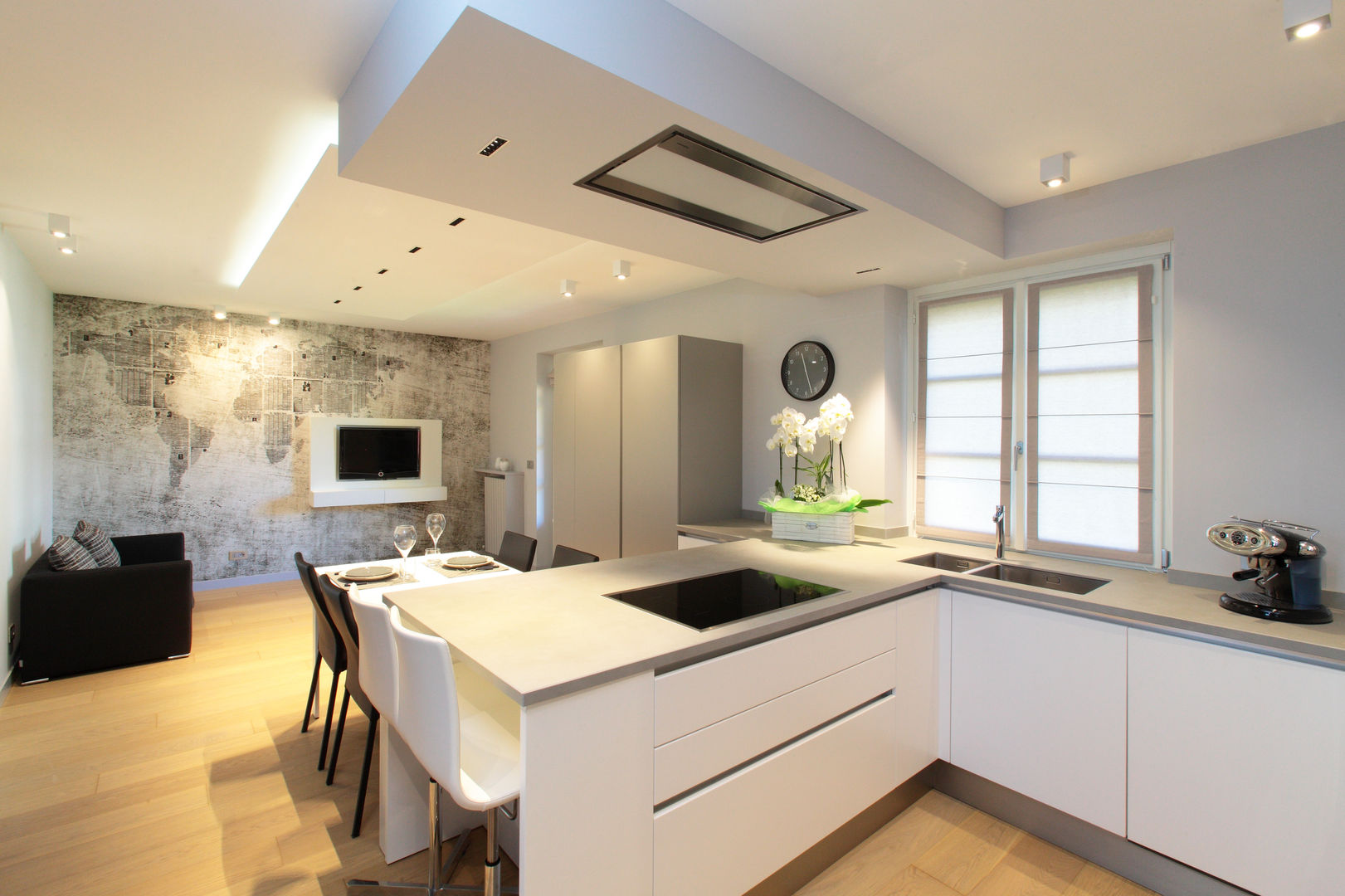 VILLA A GUARENE, architetto roberta castelli architetto roberta castelli Modern Kitchen Arredamento,Mobilia,Proprietà,Controsoffitto,Lavello,Lavandino della cucina,Finestra,Interior design,Cucina,Illuminazione