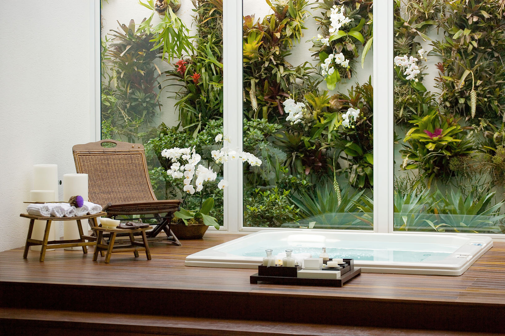 Casa Belvedere, Márcia Carvalhaes Arquitetura LTDA. Márcia Carvalhaes Arquitetura LTDA. Modern Spa Plantar,Mobiliário,Tabela,Cadeira,Prédio,Flor,Sombra,Planta de casa,Madeira,Mobília ao ar livre