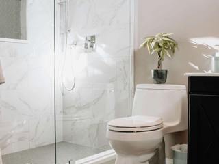 EA20250917-23981 Press profile homify Single family home Toilet seat, Bathroom, Toilet, Plumbing fixture, Flooring, Floor, Interior design, Wall, White, Plumbing