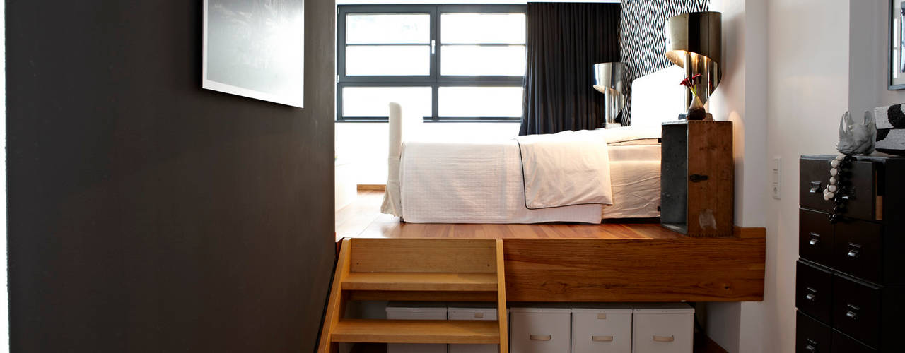 better.sleeping, better.interiors better.interiors Eclectic style bedroom Eigentum,Möbel,Möbel,Kommode,Holz,Fenster,Beleuchtung,Kompfort,Schublade,Lampe