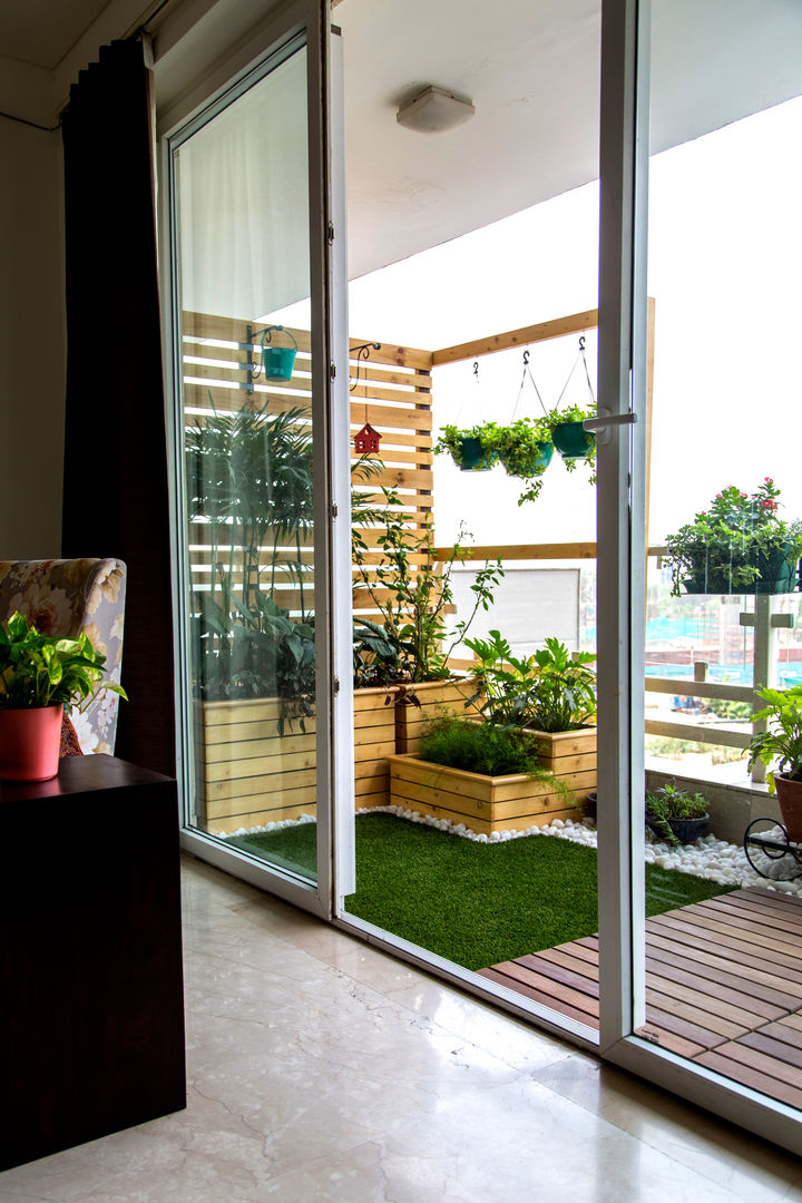 Balcony makeover - English, Studio Earthbox Studio Earthbox Patios & Decks Plant,Property,Houseplant,Flowerpot,Building,Window,Fixture,Rectangle,Interior design,Wood