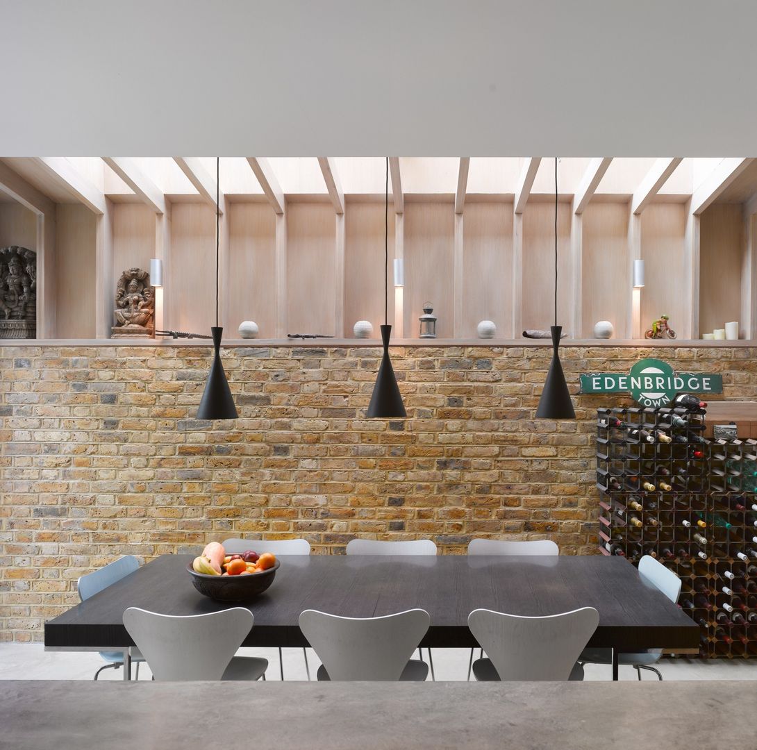 Book Tower House, Platform 5 Architects Platform 5 Architects Modern Dining Room
