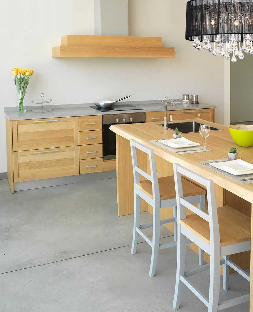 Cucina con isola polifunzionale LA BOTTEGA DEL FALEGNAME Kitchen Solid Wood Multicolored