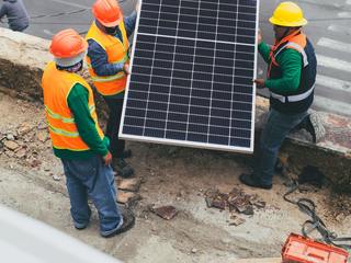 Photovoltaik- und Solaranlagen Press profile homify Storage room Solar energy, Solar panel, Solar power, Hard hat, Personal protective equipment, High-visibility clothing, Workwear, Engineer, Construction worker, Blue-collar worker