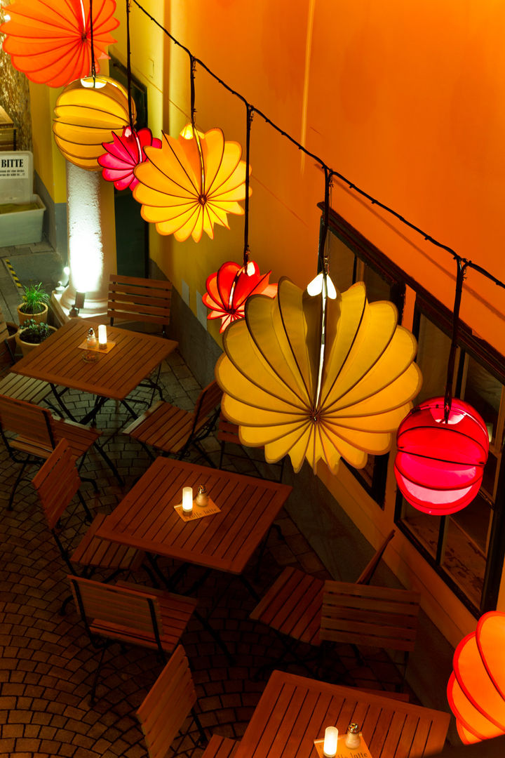 Detailansicht der Montage- und Beleuchtungslösung Barlooon Germany GmbH Commercial spaces Bars & clubs