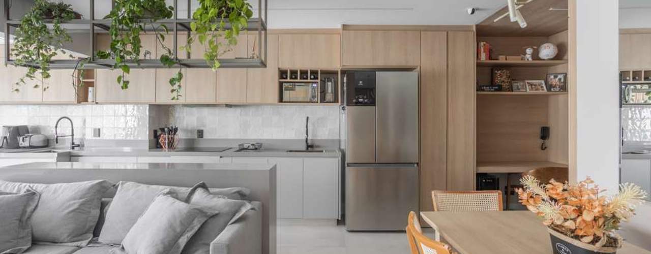 Apartamento 70m² - Perdizes - SP Juliana Dias Arquitetura Apartment Furniture, Flooring, Interior design, Floor, Wood, Kitchen, Couch, Apartment, Table, Living room