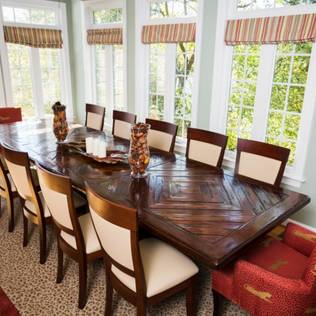 These dining tables are perfect for family gatherings!