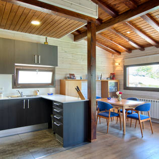 5 prefabricated houses on the outside and inside