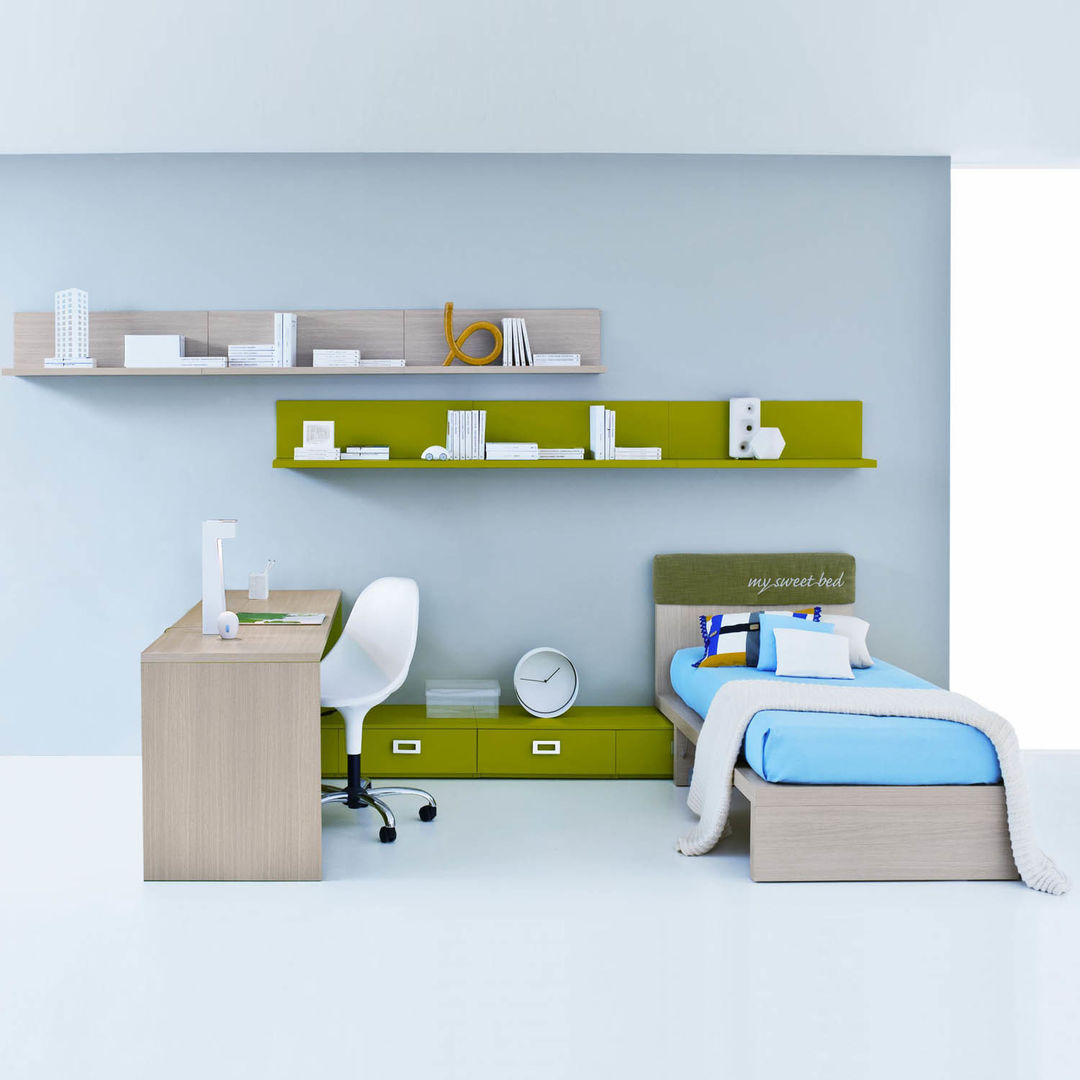 'Green Wood' Kid's bedroom set with sliding bed by Clever homify Modern Kid's Room Beds & cribs