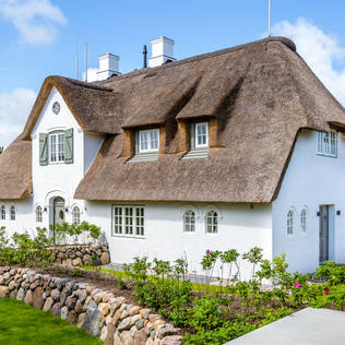 Discover Architectural Splendor: The Most Beautiful Houses from Around the World