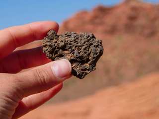 EA20250127-23447 Press profile homify Asian style bathroom Rock, Geological formation, Geology, geological phenomenon, Bedrock, Natural material, Volcanic rock, Outcrop, Rubble, Igneous rock