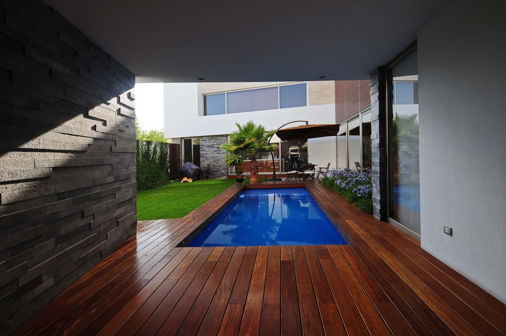 Casa EV, ze|arquitectura ze|arquitectura Modern Pool