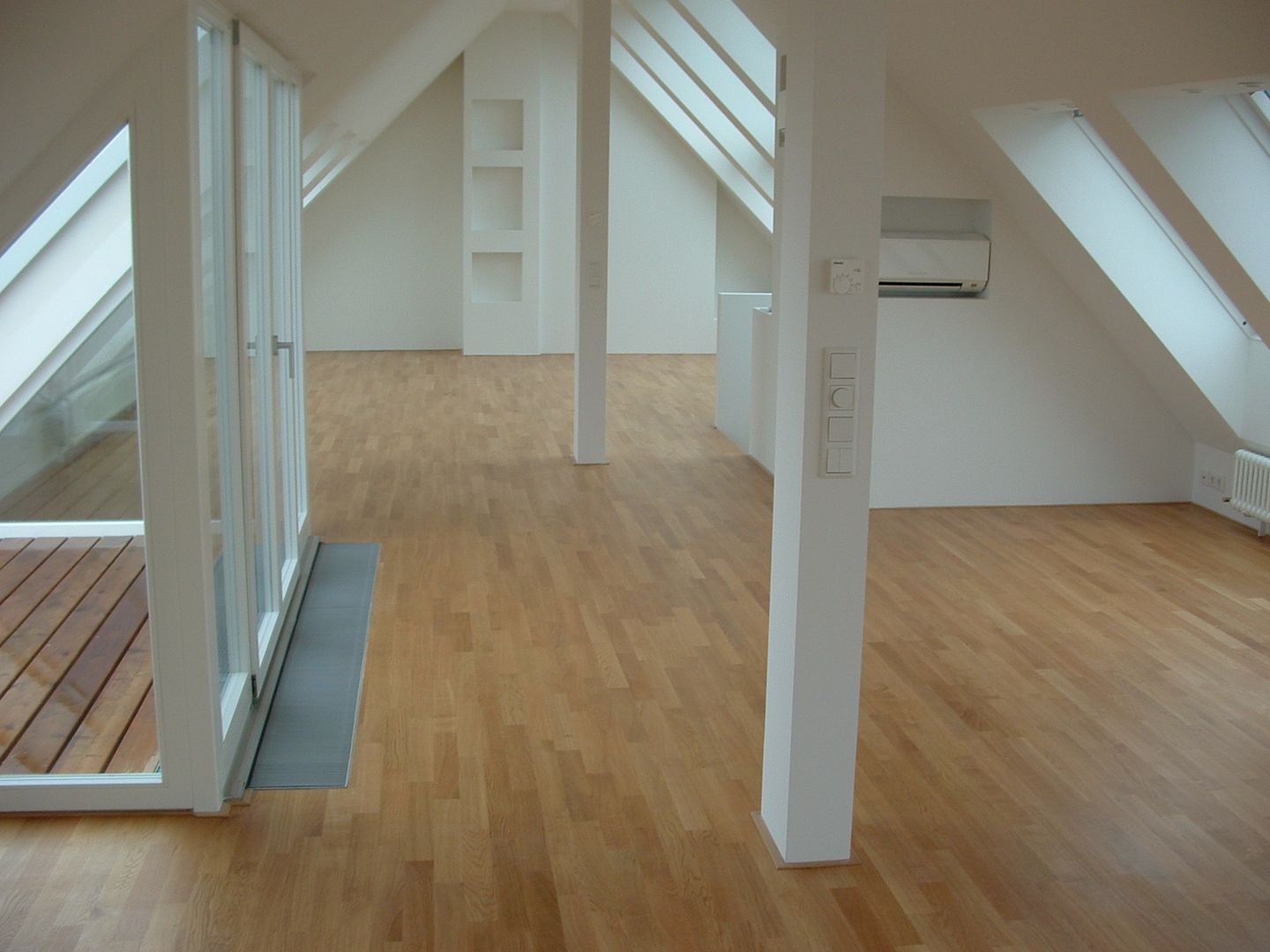 Parkett, Design am Fussboden Jörg Thielemann Design am Fussboden Jörg Thielemann Modern Bedroom Holz,Leuchte,Innenarchitektur,Bodenbelag,Holzbeize,Umhauen,Baumaterial,Materialeigenschaft,Planke,Hartholz