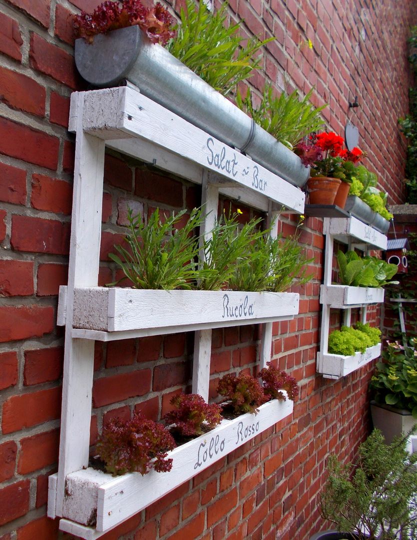 Salat-Bar aus Paletten homify Industrial style garden Wood Wood effect Accessories & decoration