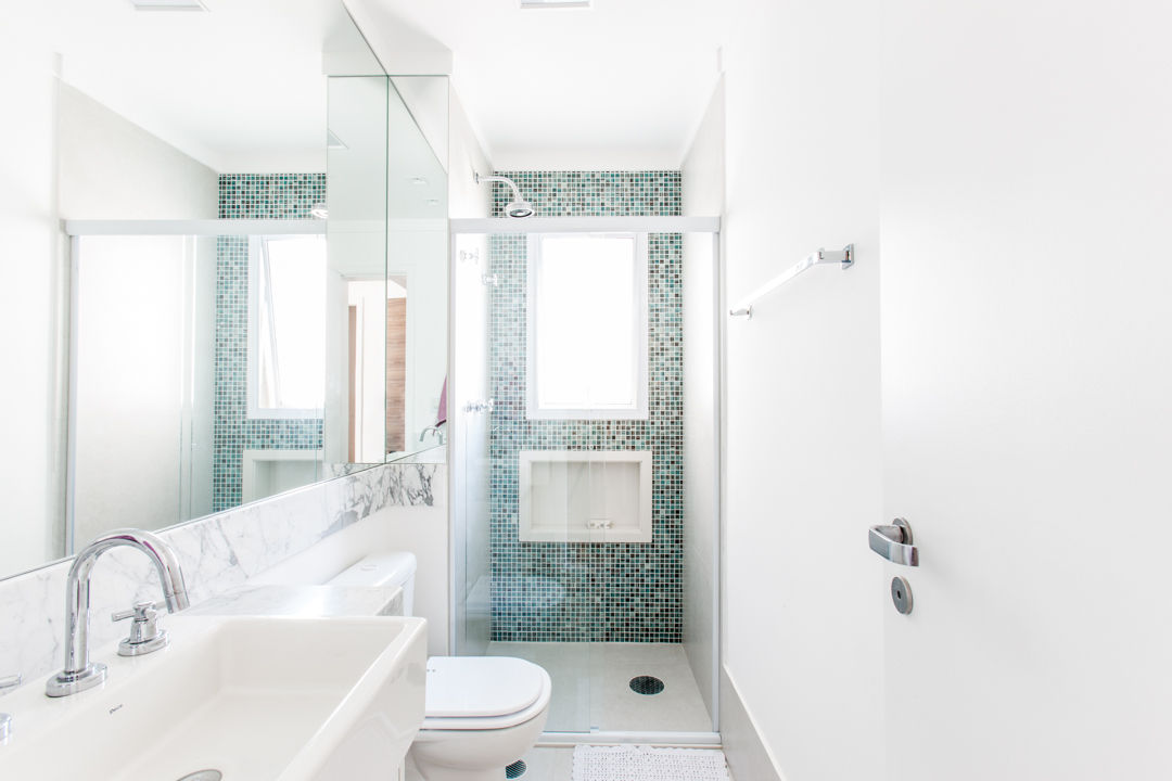 03_Projeto de Interiores, Paula Carvalho Arquitetura Paula Carvalho Arquitetura Modern Bathroom Espelho,Tocar,Encanamento,Pia,Pia do banheiro,Banheiro,Fluido,Roxa,Design de interiores,Construção