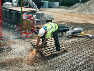 EA20250908-23966 Press profile homify Apartment Hard hat, Workwear, Construction worker, Personal protective equipment, High-visibility clothing, Construction, Blue-collar worker, Helmet, Composite material, Engineer