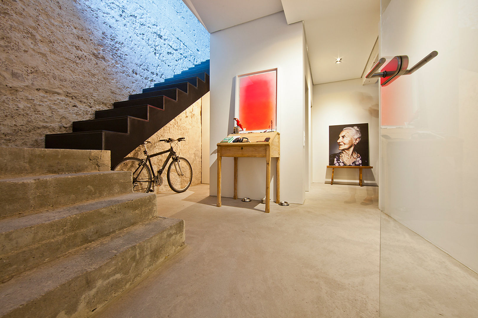 Landloft Stuttgart, CIP Architekten Ingenieure CIP Architekten Ingenieure industrial style corridor, hallway & stairs Fahrrad,Gebäude,Fahrrad-Rad,Holz,Haus,Innenarchitektur,Die Architektur,Bodenbelag,Boden,Reifen