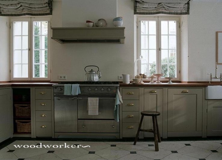 Shaker Küche Woodworker GmbH &Co. KG Kitchen units Wood Wood effect Shakerküche, Shakerstyle, Muschelgriff, Wohnküche, Küchenplanung, Küchendesign, Landhausküche, Holz, Holzarbeitsplatte