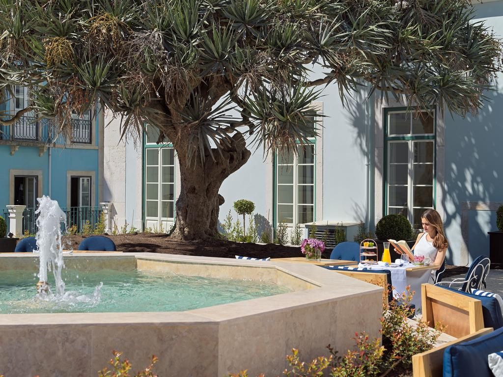 Hotel Palácio da Anunciada - Lioz - Fonte Manuel & Cardoso-Pedras Naturais e Compostos Garden Pond Limestone Água,Plantar,Propriedade,Janela,Construção,Sombra,Arquitetura,Amarelo,Lazer,Arecales