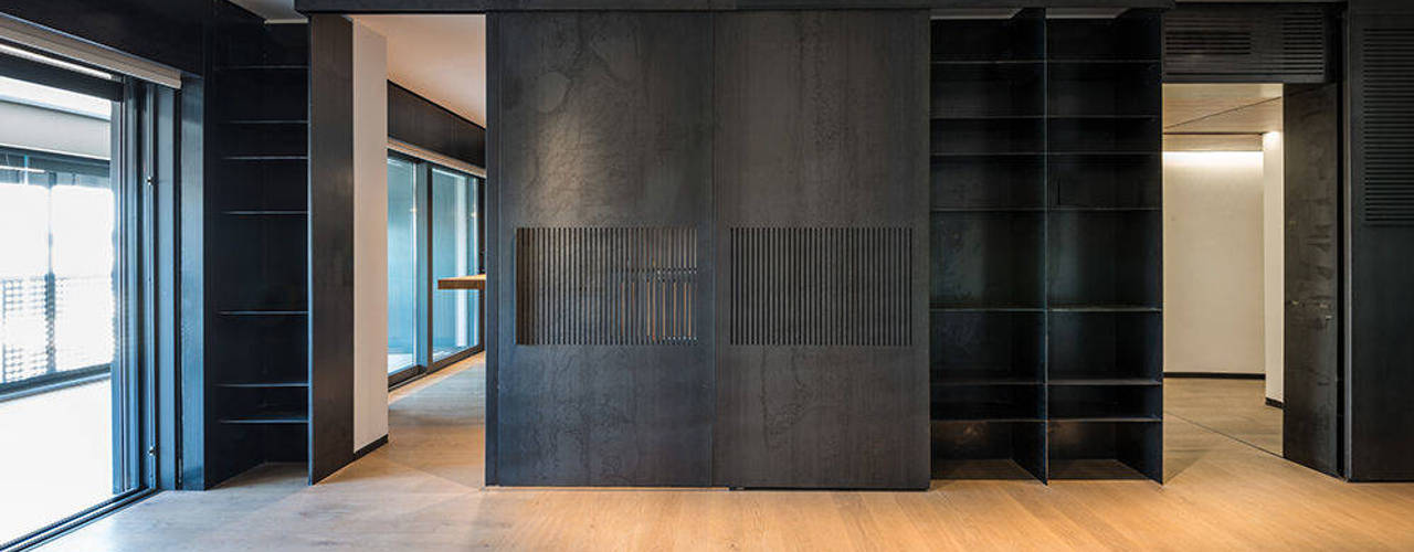 Scrigno: Casa al Portonaccio Roma 2017 Scrigno S.p.A. Unipersonale Minimalist style doors porte scorrevoli,essential by scrigno,porte in vetro,porte a scomparsa,porte scrigno,porte,architetto