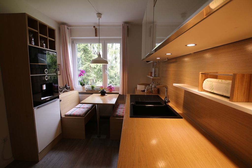 Kleine Küche in Eiche Weiß Schreinerei Möbel - Holzsport Häupler Modern Kitchen Wood Wood effect