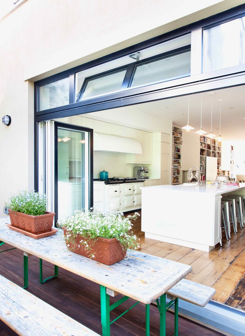 Best Kitchen Space - Professional - Lorraine Bonaventura Remodelista Design Awards Finalist 2017 Please vote for us daily until Aug 4 on Remodelista.com homify Modern Kitchen