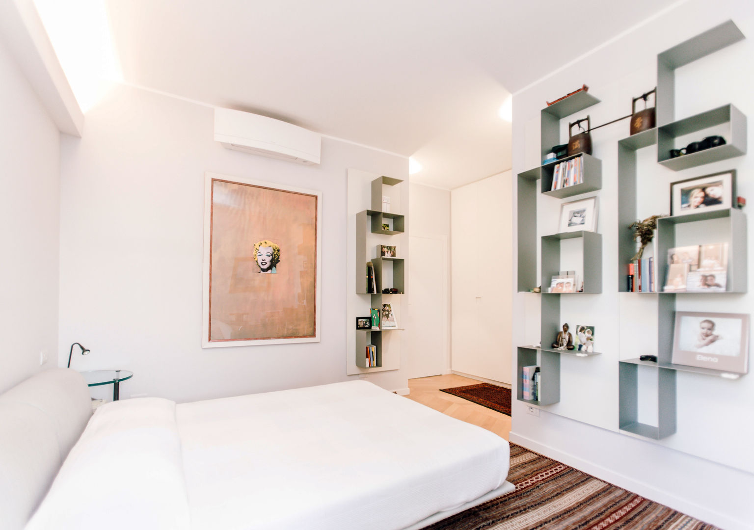 camera matrimoniale 2 studio ixylon Modern Bedroom Mobilia,Proprietà,Lo scaffale,Comfort,Di legno,Apparecchio,Interior design,Architettura,Pavimentazione,Pavimento