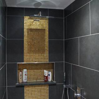 16 Modern Showers That Make Small Bathrooms Look Great