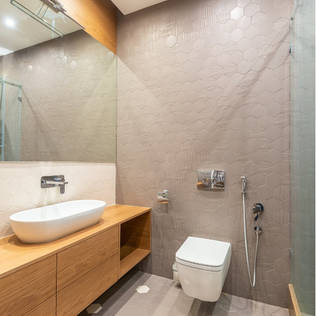 Should You Modernise Your Traditional Bathroom?