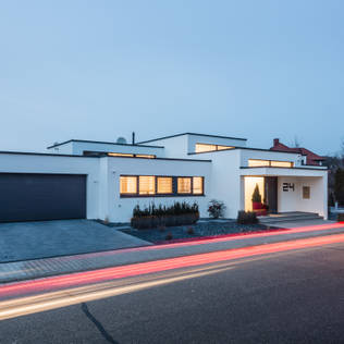 20 cool houses with a flat roof design