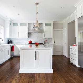 Lighten up your dark kitchen with these 12 tricks 