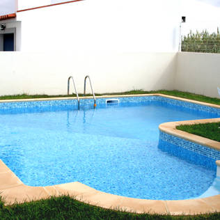 Stunning swimming pools that really make a splash!