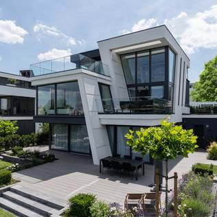 Discover Architectural Splendor: The Most Beautiful Houses from Around the World