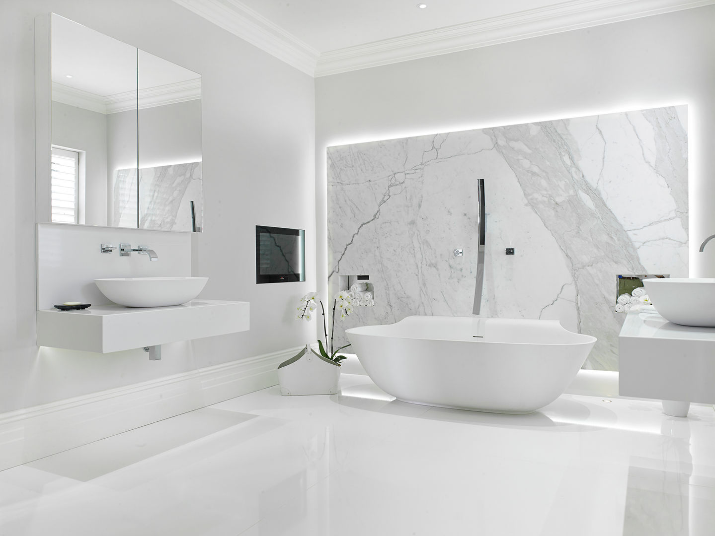 Case Study: New Lodge, Fulham, BathroomsByDesign Retail Ltd BathroomsByDesign Retail Ltd Modern Bathroom
