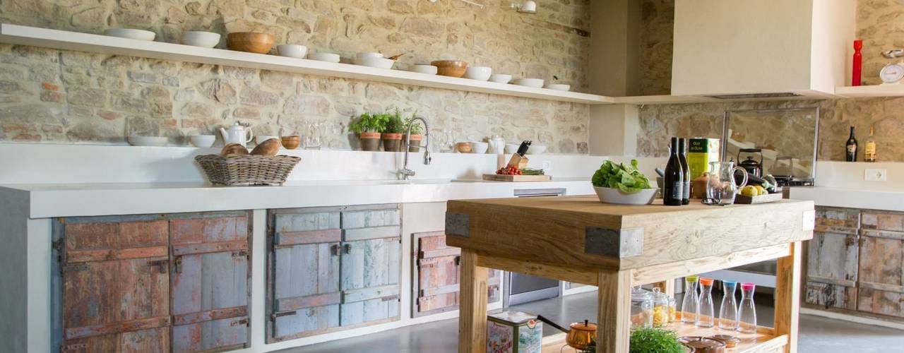 BioMalta: Rifinitura continua su massetto riscaldato - Bagni e piatti doccia, Marcello Gavioli Marcello Gavioli Kitchen biomalta,neromaterico,calce,microcemento,resina,stucco,tadelakt,betonciré,spatolato,lime,chaux,massetto,bagno,doccia,cucina,pavimento,parete,'