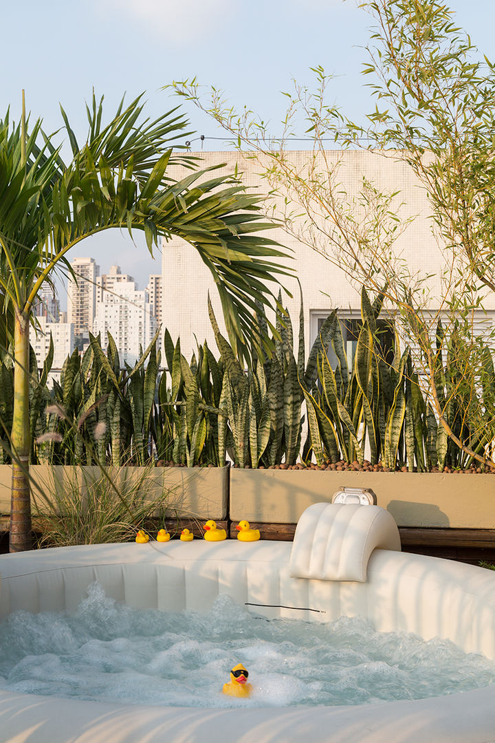 COBERTURA JOAQUIM ANTUNES , Eliane Mesquita Arquitetura Eliane Mesquita Arquitetura Modern Spa Wood-Plastic Composite