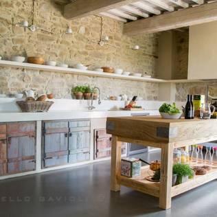 10 Rustic Kitchens That Will Make You Want One For Your Home 